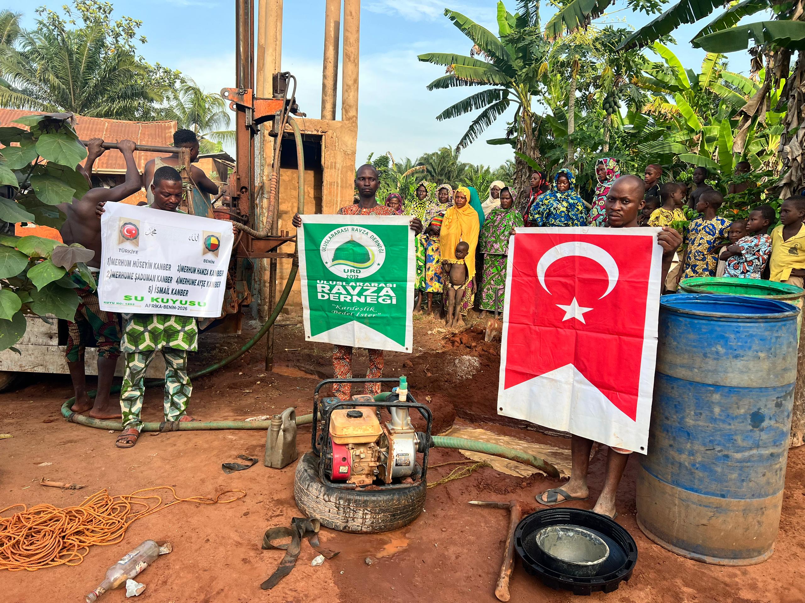 Afrika Derin Sondajlı Depolu Çok Çeşmeli Su Kuyusu