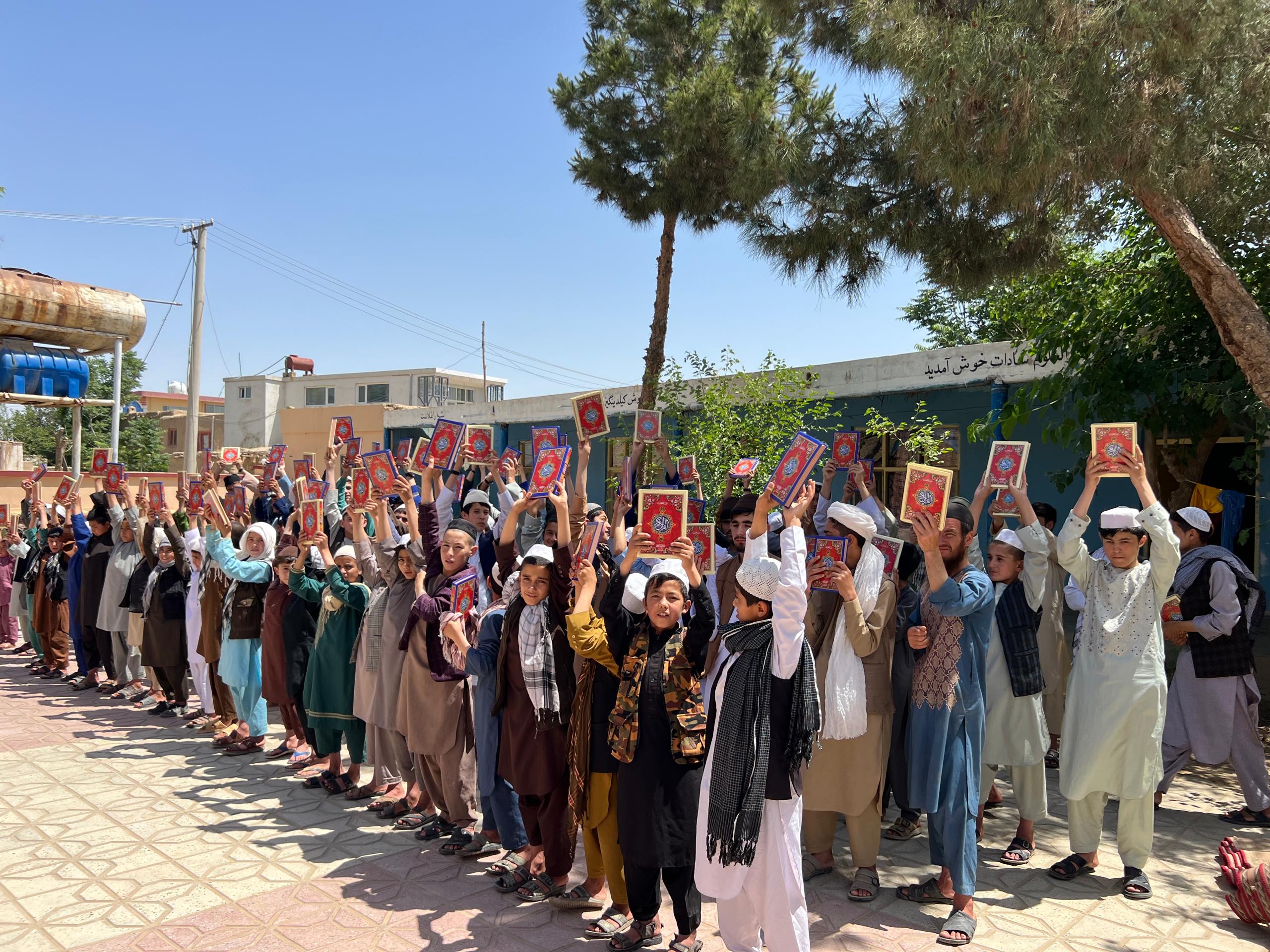 SENİNDE OKUNAN BİR KUR'ANI KERİMİN OLSUN