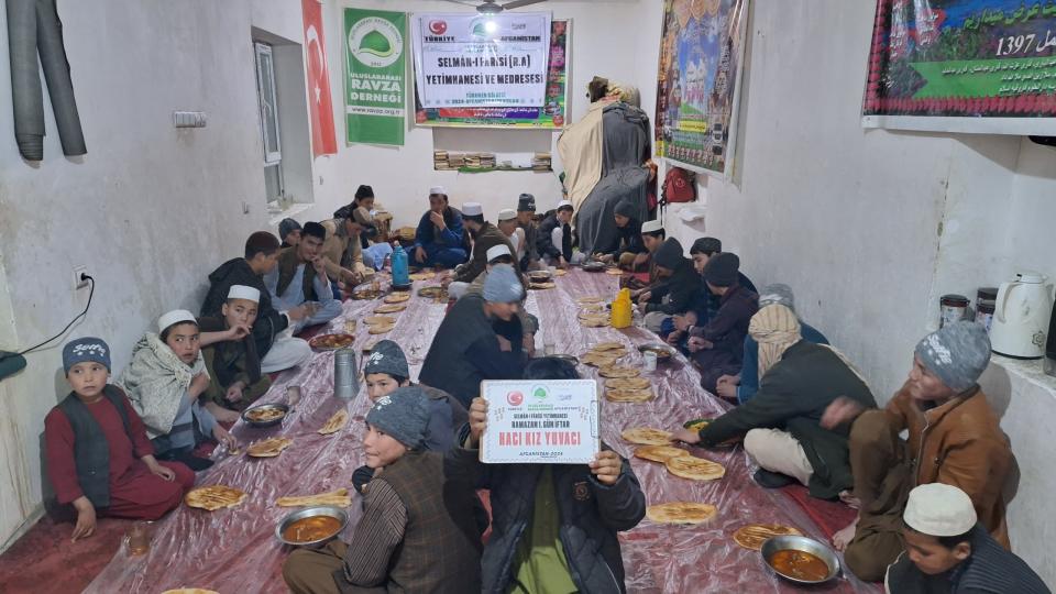 Türkiye ve gazze başta olmak üzere 9 ülkede 20 sofra ile iftarlarımızı açtık