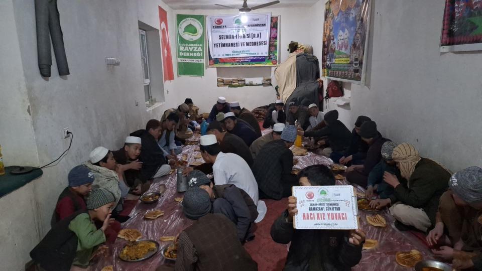 Türkiye ve gazze başta olmak üzere 9 ülkede 20 sofra ile iftarlarımızı açtık